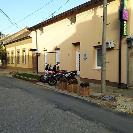 Lotus House Apartment Zrenjanin Luaran gambar