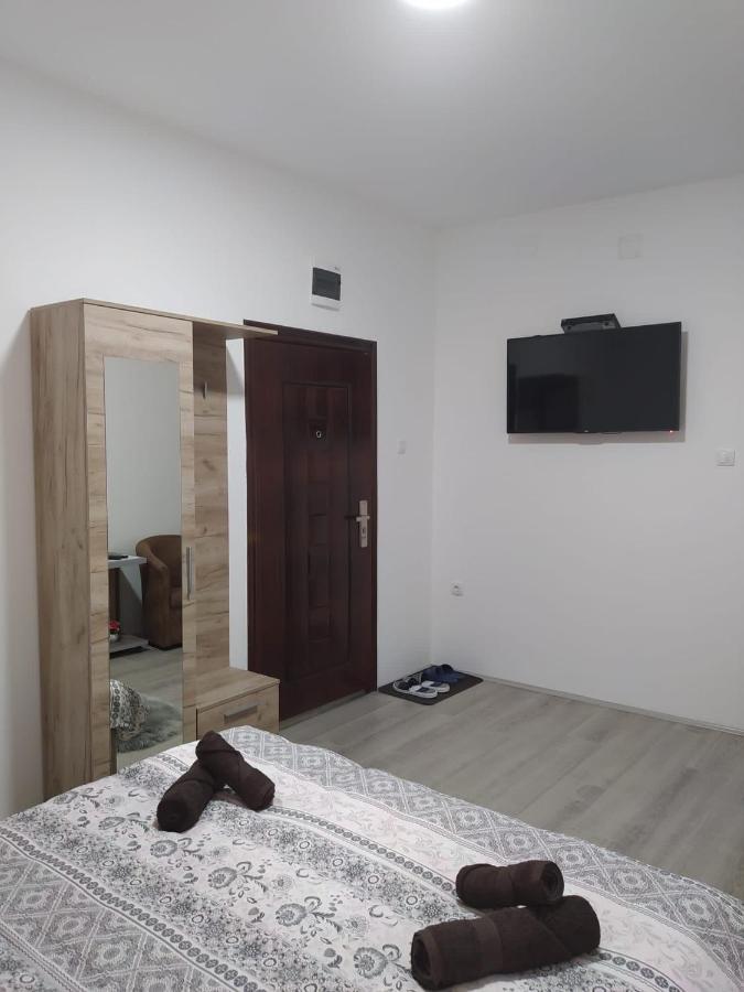 Lotus House Apartment Zrenjanin Luaran gambar