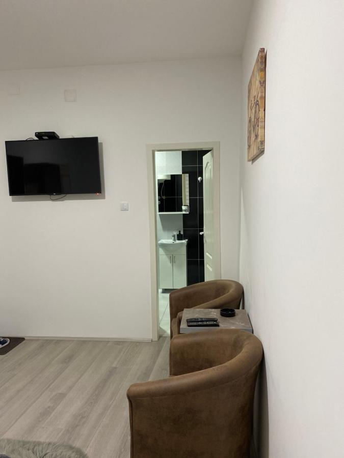 Lotus House Apartment Zrenjanin Luaran gambar